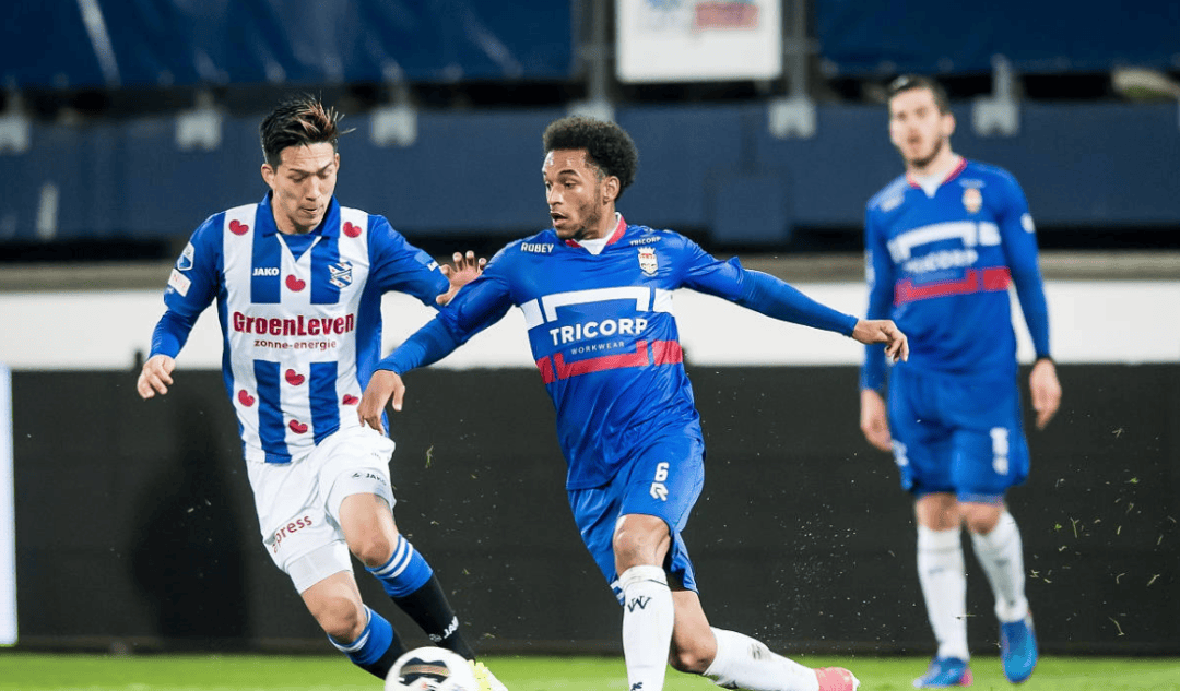 娇妻眼神中 娇妻眼神中